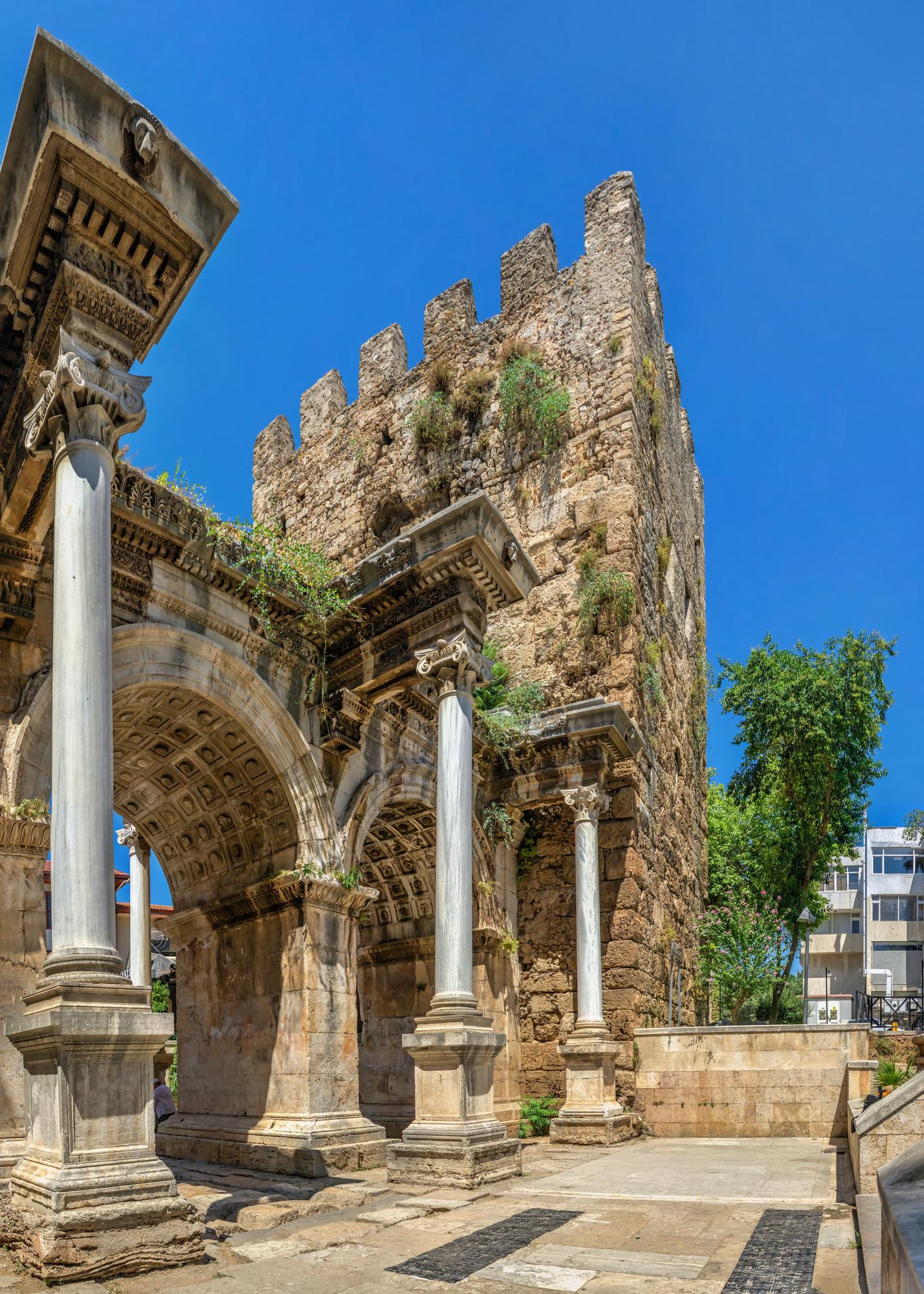 Hadrianus Kapısı (Üçkapılar)